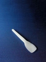 Adaptable, flat plastic spoon (Cheyne Spoon)